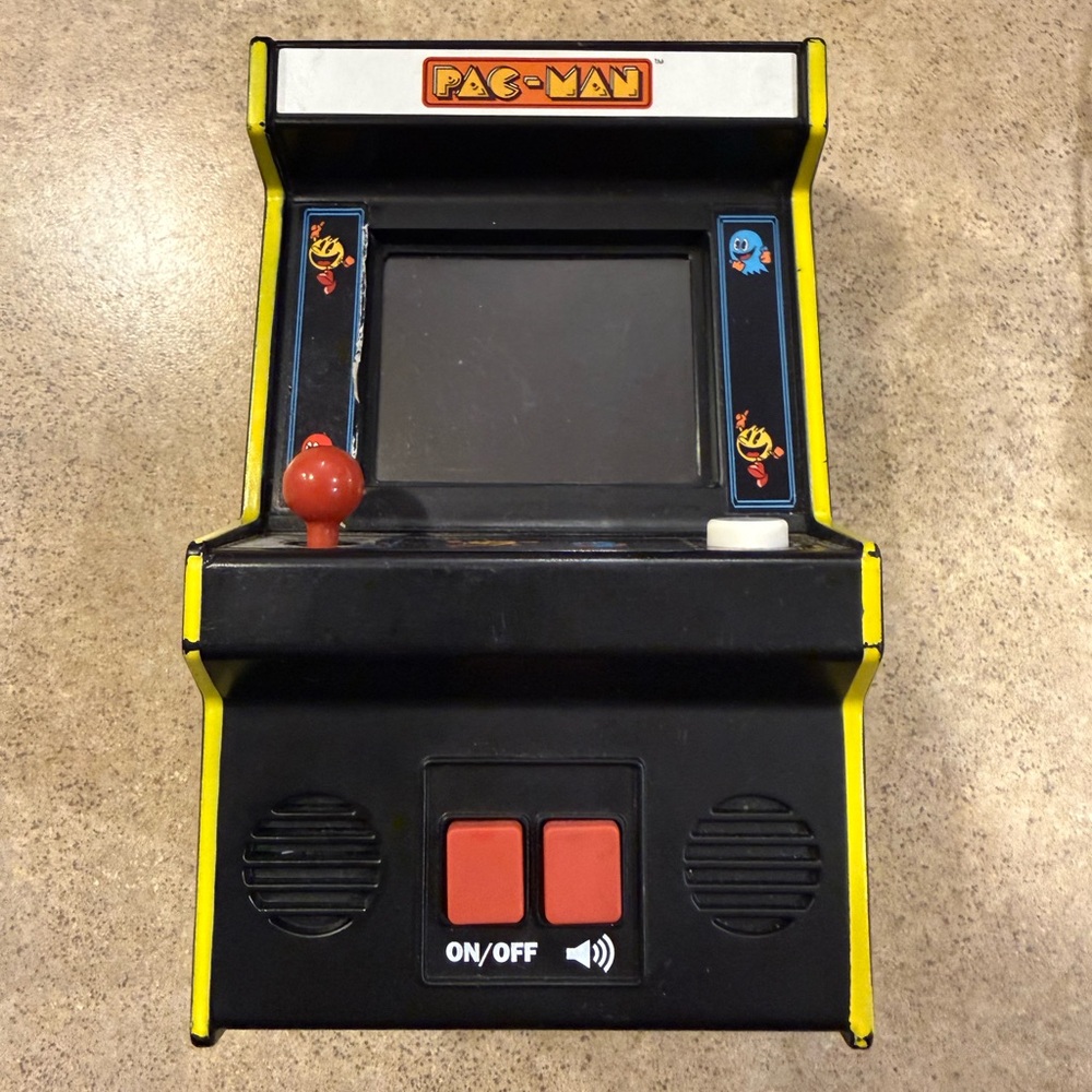 Pac-Man Basic Fun LCD Color Mini Arcade Game BasicFun 2019 09545 PacMan - Tested - Picture 5 of 13